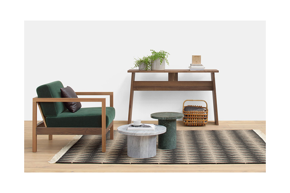 Девид Чипперфильд разработал дизайн минималистической деревянной мебели для e15