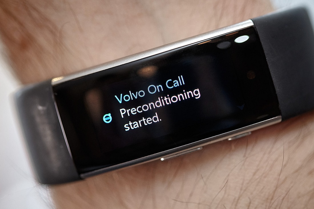Голосовое управление Volvo с помощью браслета Microsoft Band 2
