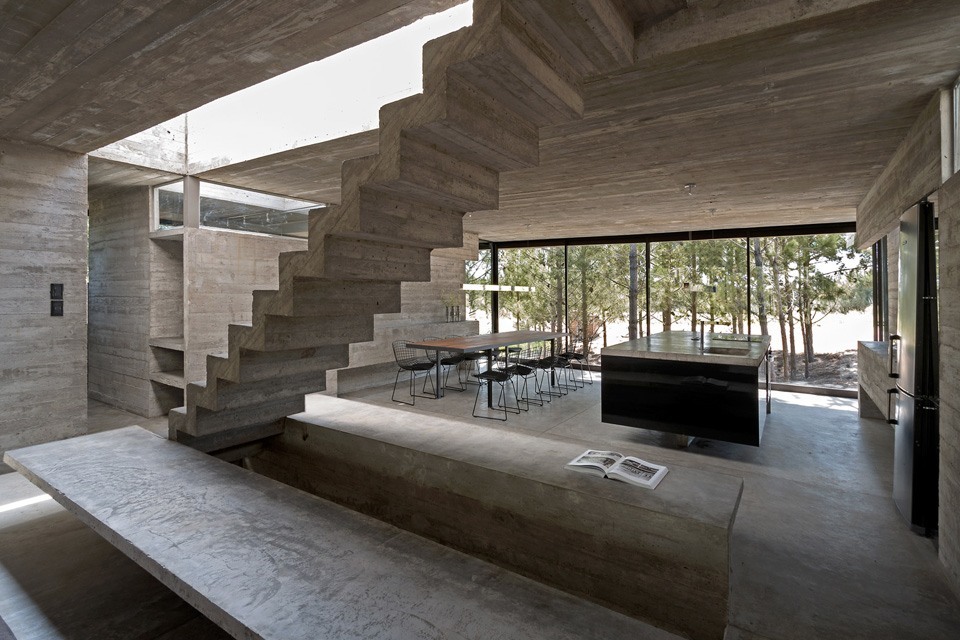 Современный бетонный дом в Буэнос-Айресе