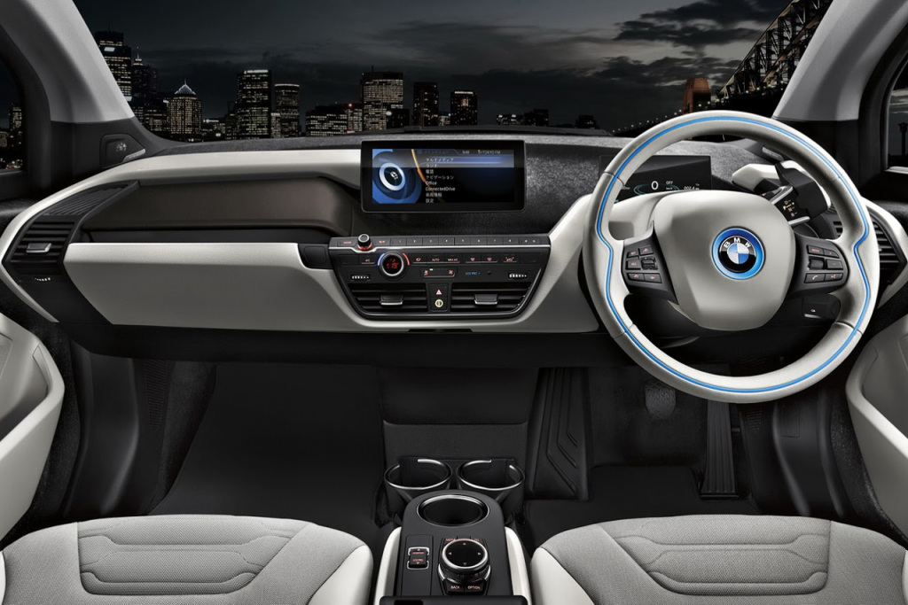 BMW празднует вековой юбилей в Японии спецверсией ситикара i3 Carbonight