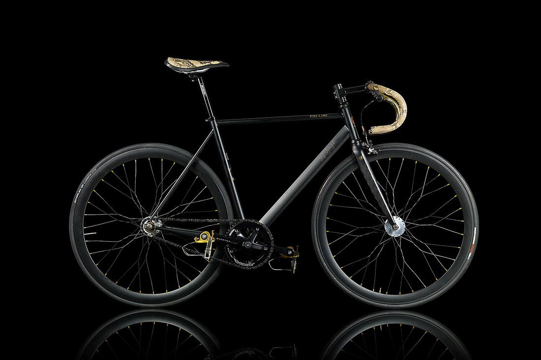 Велосипед компании La Strana Officina – слишком роскошный, чтобы оставлять его на улице