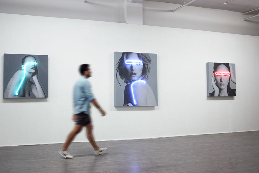 Неоновые огни и ч/б фотография в «Коллекции Слепоты» Хавьера Мартина
