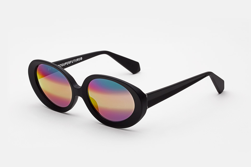 Компания RETROSUPERFUTURE выпустила новые радужные очки