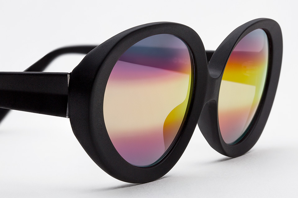 Компания RETROSUPERFUTURE выпустила новые радужные очки