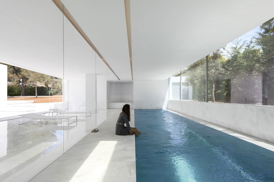 Дом в сосновом лесу от Fran Silvestre Arquitectos