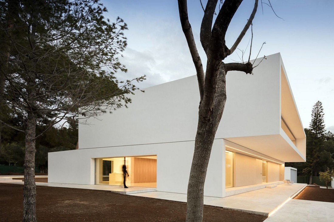 Дом в сосновом лесу от Fran Silvestre Arquitectos