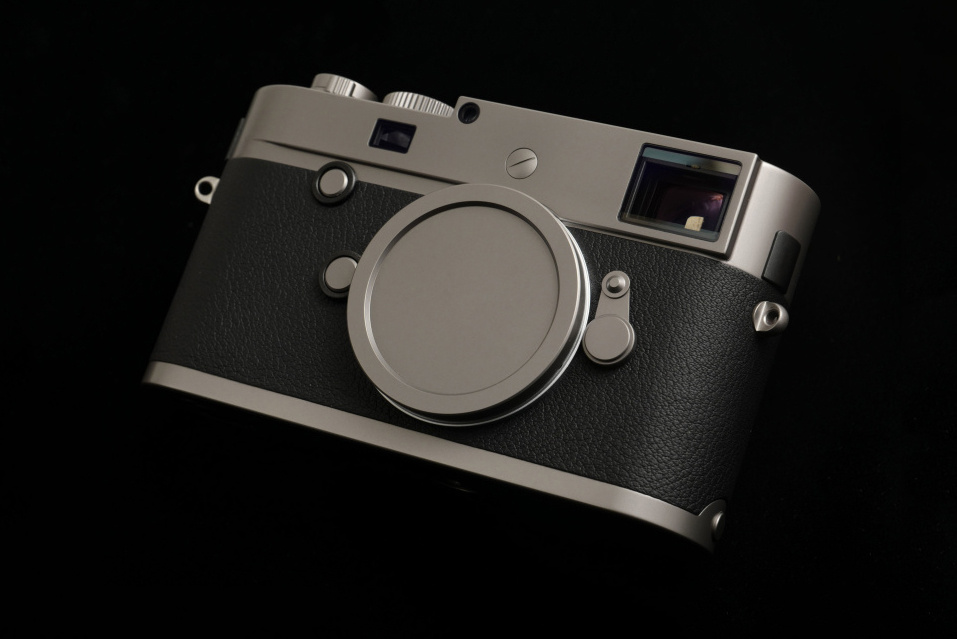 Leica Store Ginza празднует 10-летний юбилей с титановым M-P Typ 240
