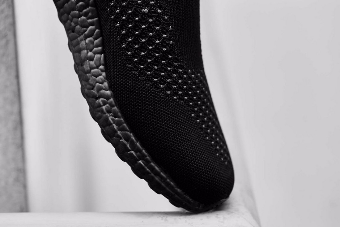 Детальные снимки кроссовок ACE16+ UltraBOOST от adidas в цвете «Triple Black»