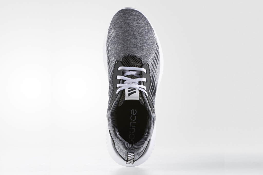 Новые AlphaBOUNCE RC от adidas в темно-серых меланжевых тонах