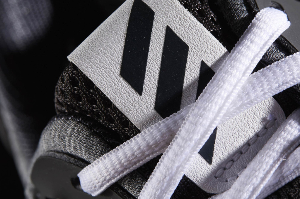 Новые AlphaBOUNCE RC от adidas в темно-серых меланжевых тонах