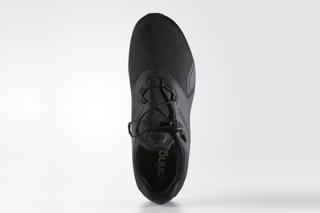 adidas представляет новые Springblade Solyce в чёрном цветовом решении
