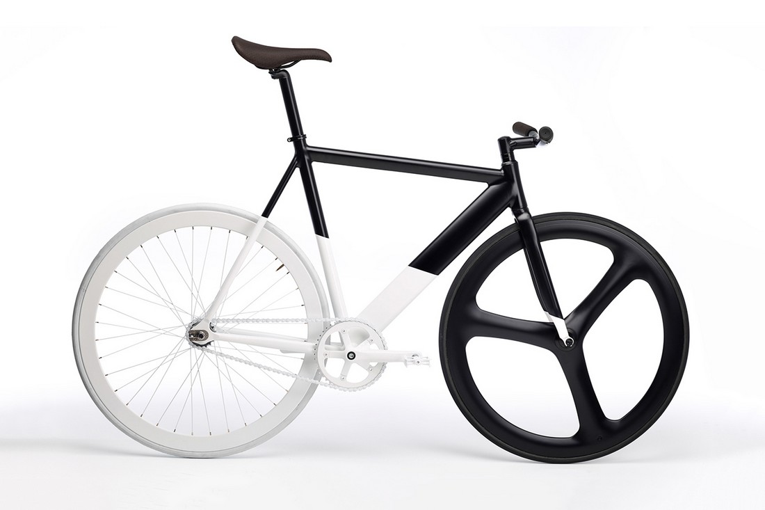 Контрастный шедевр — черно-белый велосипед Fixie