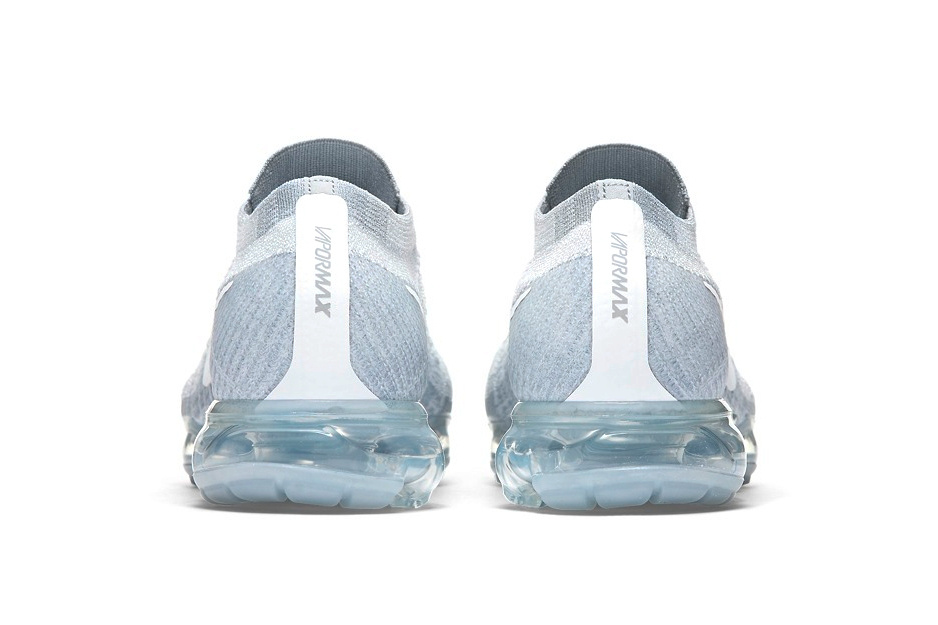 Официальные снимки Nike Air VaporMax в расцветке «Pure Platinum»