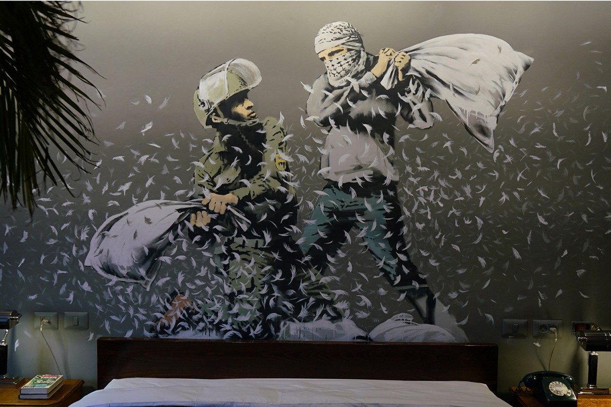 Детальный взгляд на отель Banksy