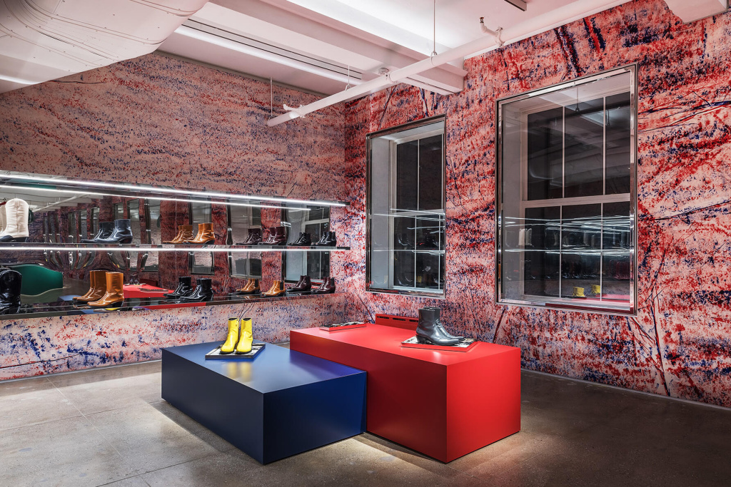 Раф Симмонс нанимает Стерлинга Руби для обновления центрального офиса Calvin Klein