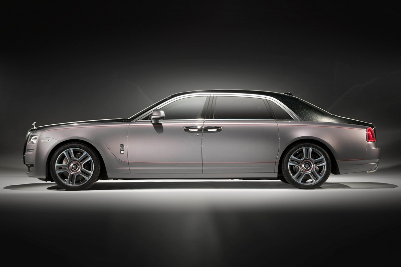 Покрытый алмазной краской Rolls-Royce Ghost Elegance