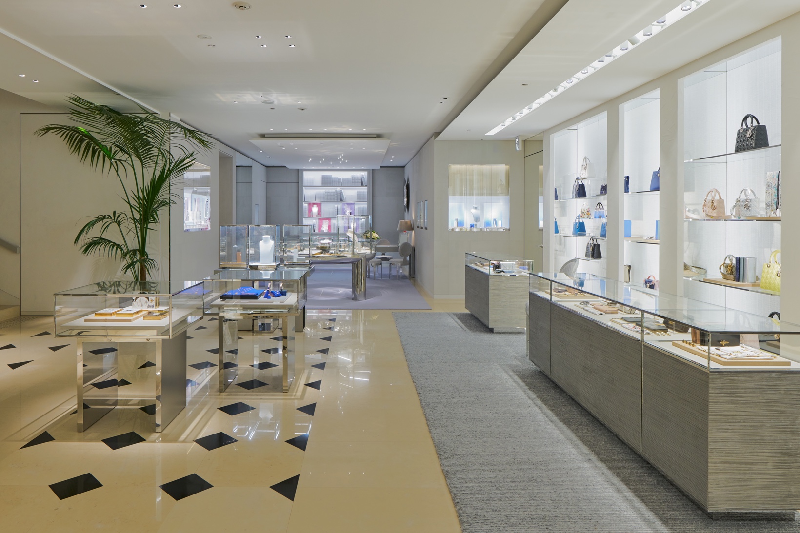 Загляните внутрь нового экстравагантного магазина Dior в Токио