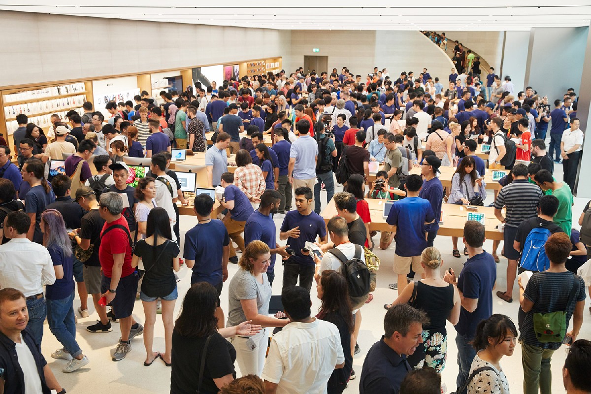 В Сингапуре открылся первый в Юго-Восточной Азии фирменный магазин Apple
