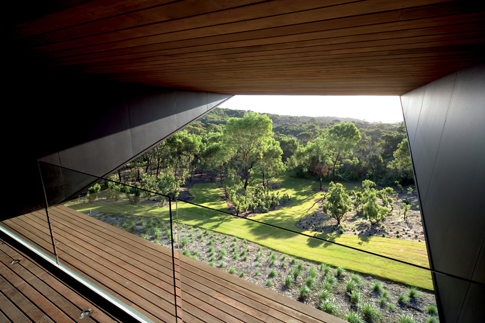 Этот «зависший в воздухе» дом в Австралии предлагает роскошные жилые перспективы